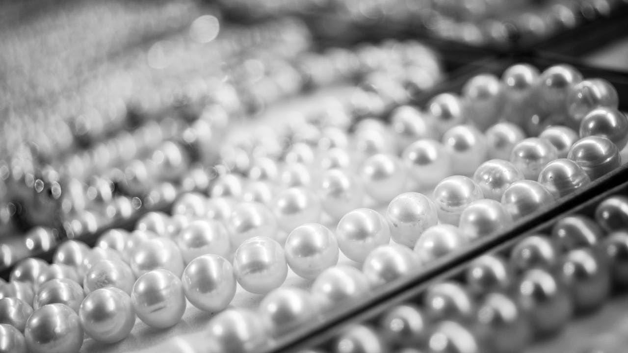 Freshwater Pearls in Men’s Rings – A Guide to Bold Elegance