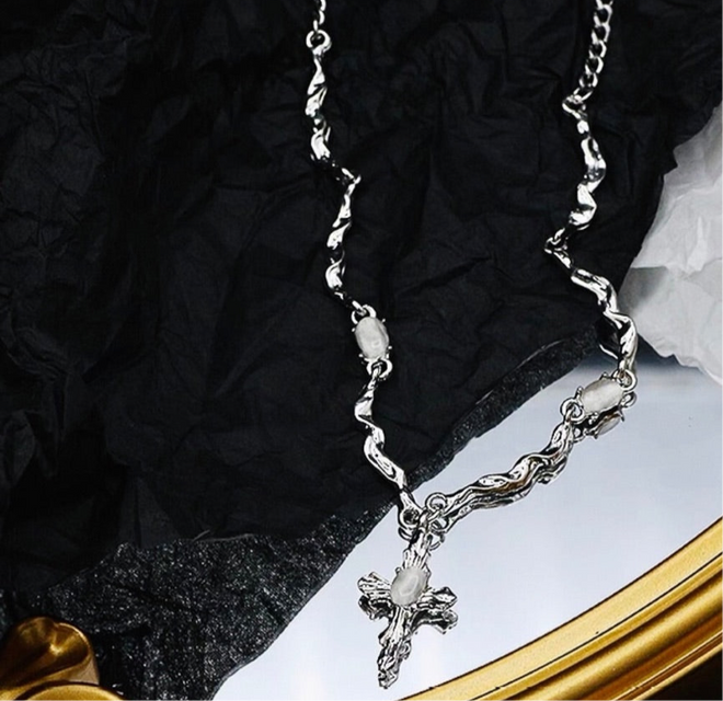 Kattöga Cross Chain