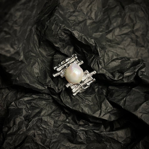 Loke-Natural Baroque Ring(white gold plated)