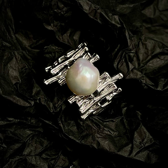 Loke-Natural Baroque Ring(white gold plated)