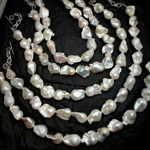 STJÄL-Baroque Pearls Necklace