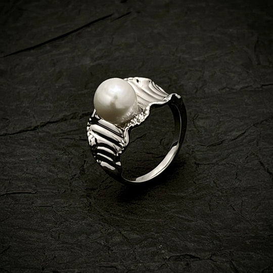 Löv-Baroque Pearl Ring