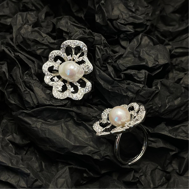 Lotus- Natural Baroque Ring (white gold plated)